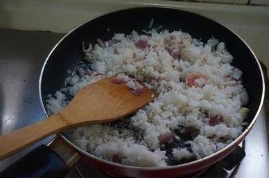 隔夜饭放凉再冷藏更安全吗?